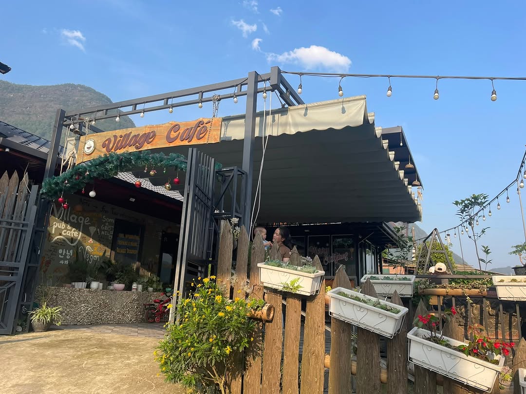 Village Pub & Cafe: clear, inviting exterior venue photo