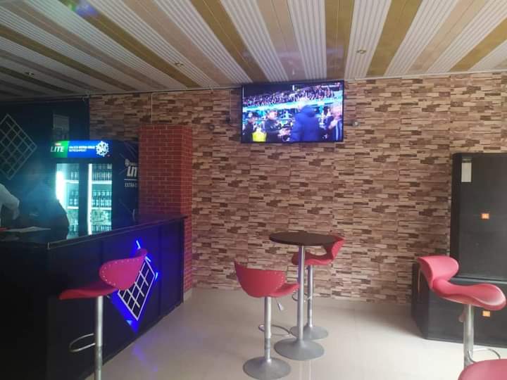 Blue Gums Pub and Grill: clear view of bar interior