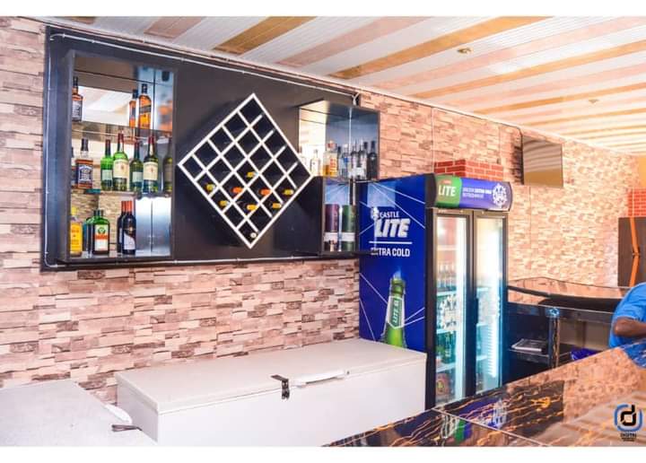 Blue Gums Pub and Grill: clear view of bar interior