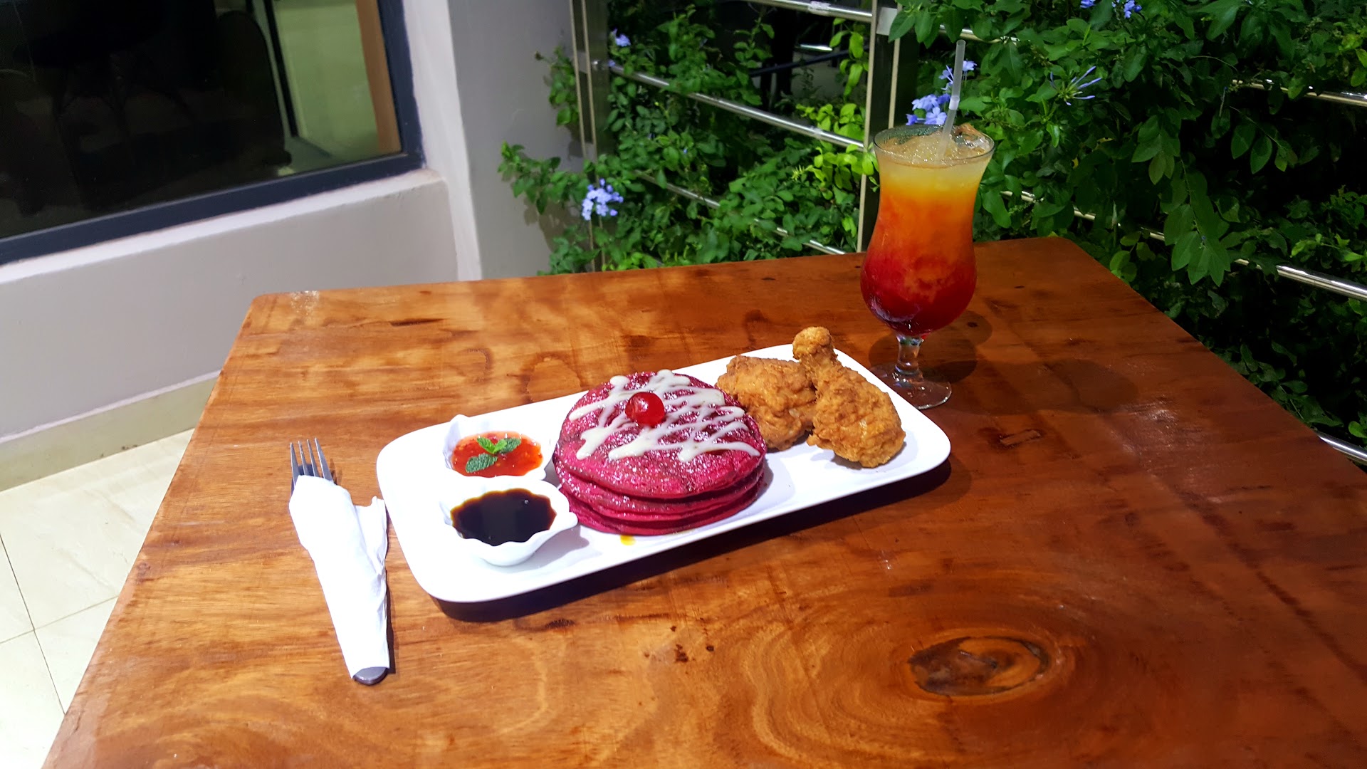 Chatem Café: appetizing food and drink presentation