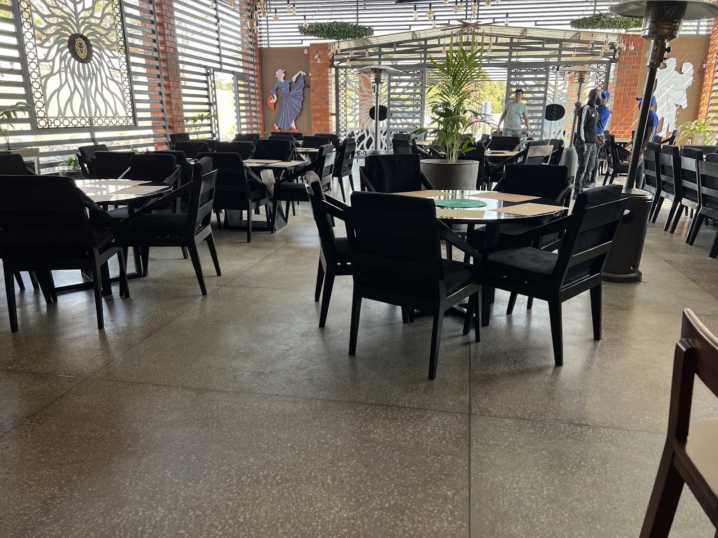 Leo's Spice Valley: clear view of restaurant interior