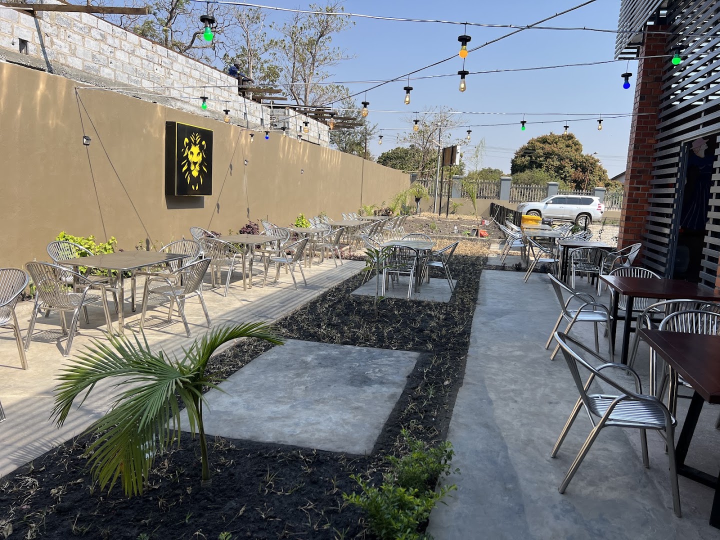 Leo's Spice Valley: clear photo of restaurant terrace