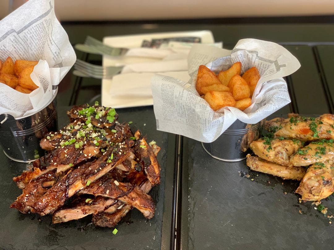 Roast Cafe: appetizing photo of served food