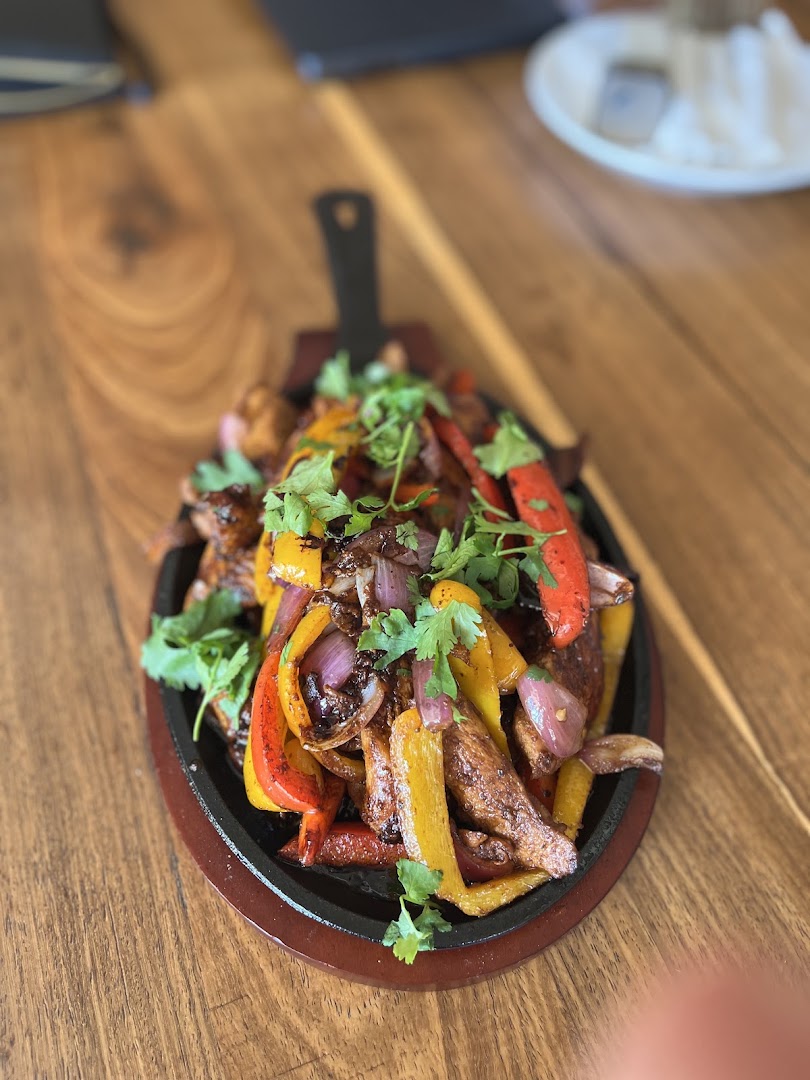 Roast Cafe: appetizing photo of served food