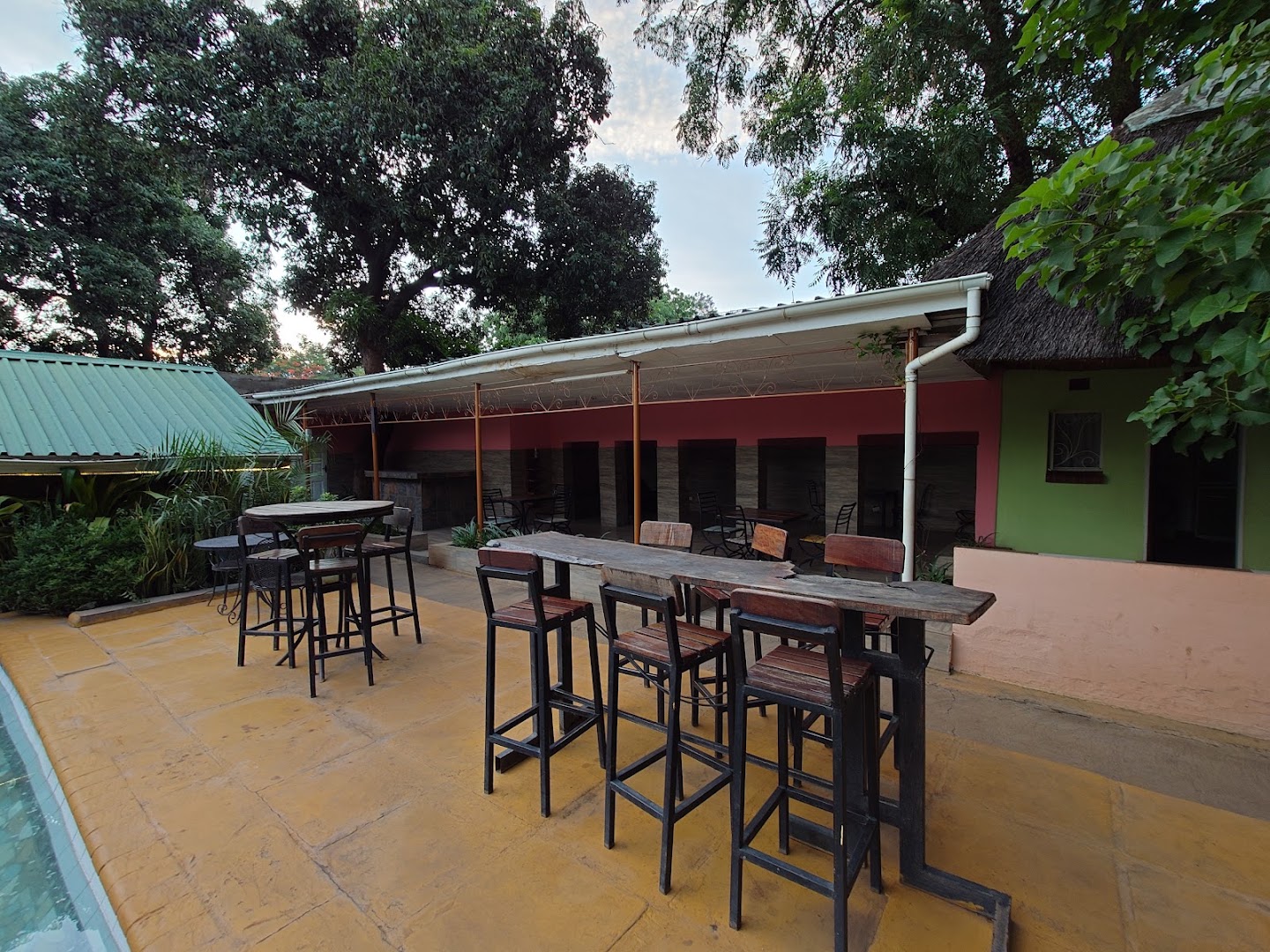 Cafe Zambezi: clear view of restaurant terrace