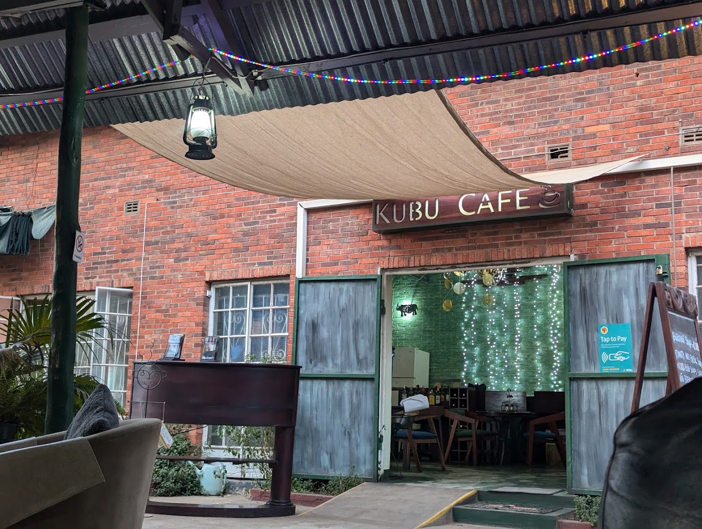 Kubu Cafe: clear, inviting view of venue