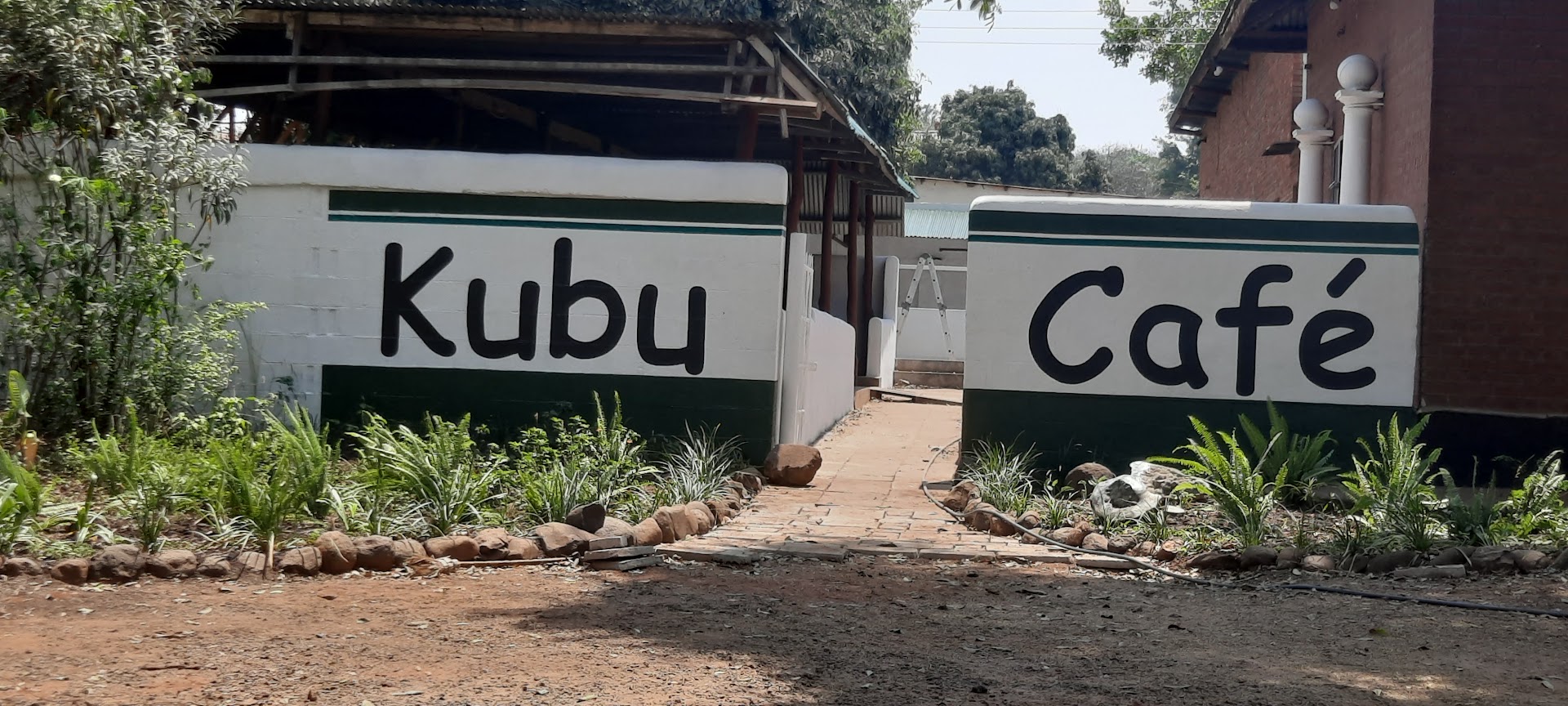 Kubu Cafe: clear exterior signage of venue