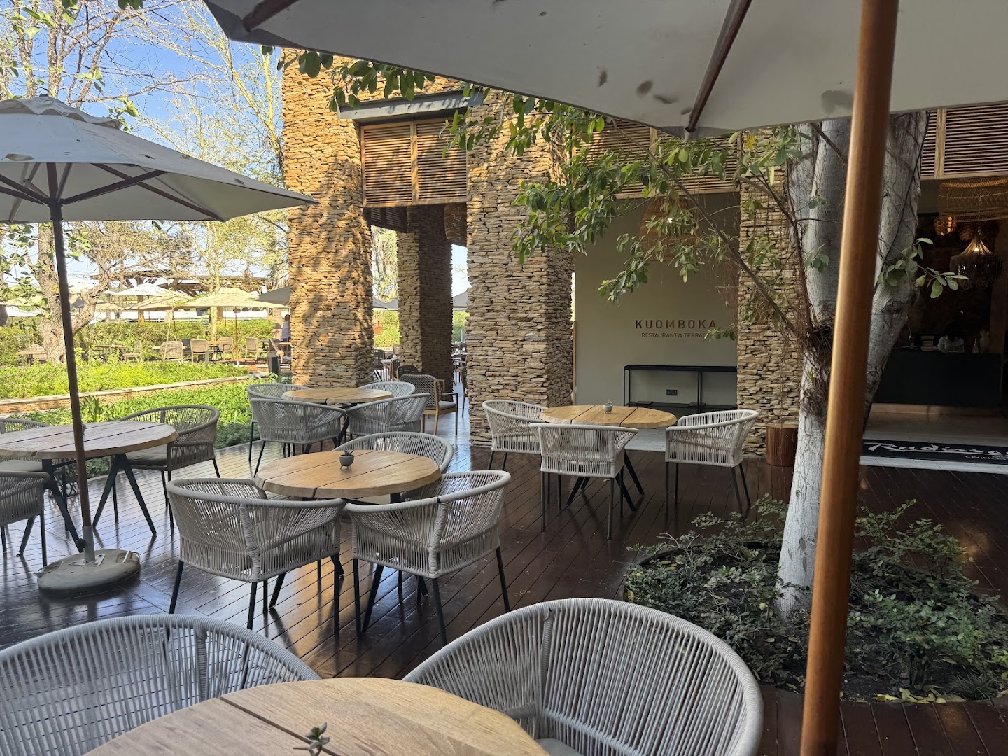 Kuomboka Restaurant: attractive, clear restaurant terrace photo