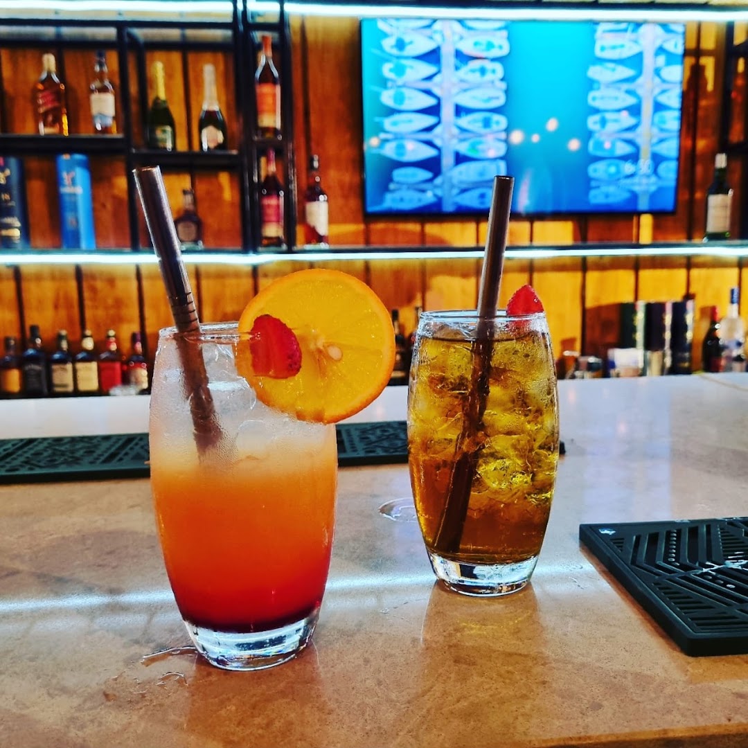 Makai Bar and Restaurant: appealing photo of bar drinks