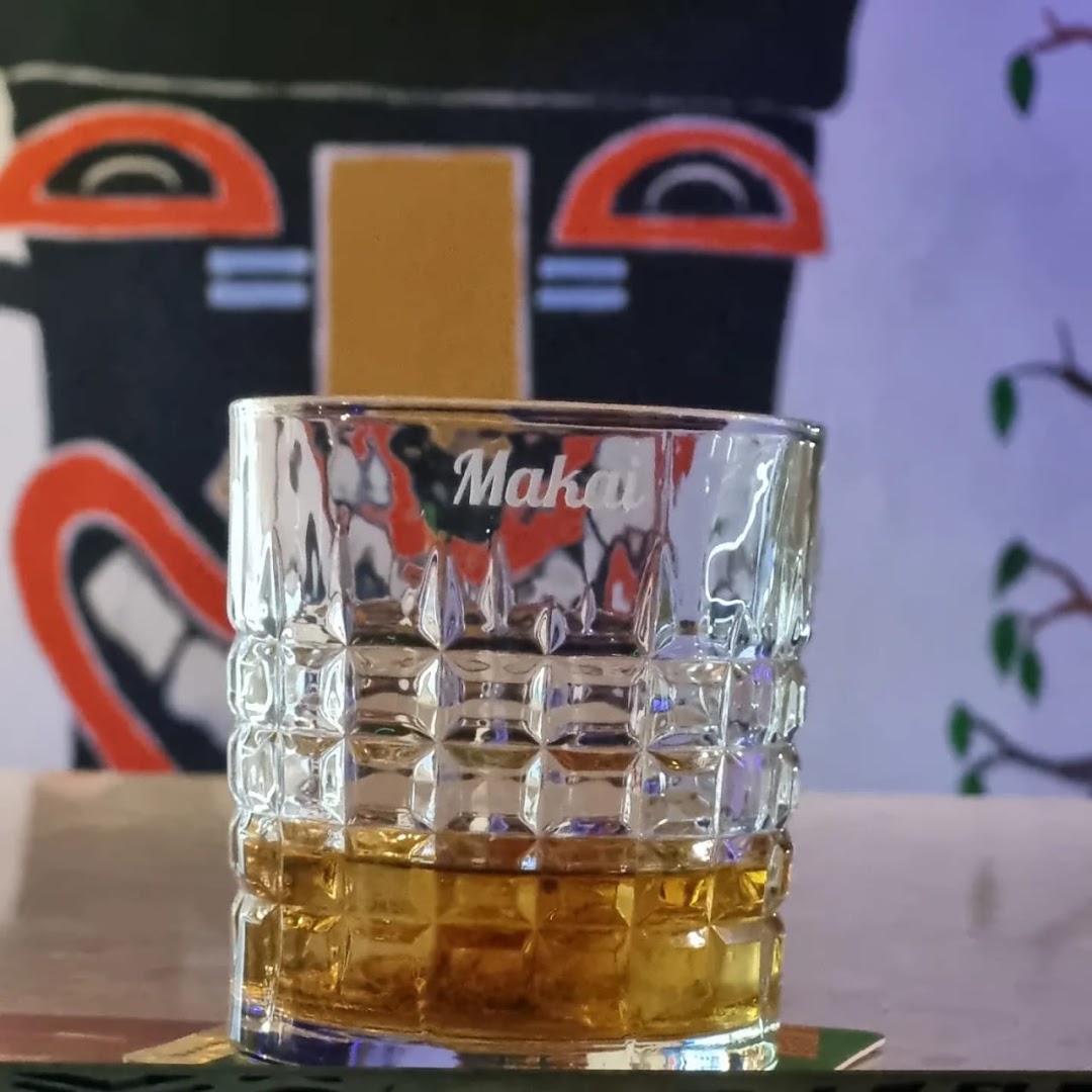 Makai Bar and Restaurant: clear photo of branded glassware