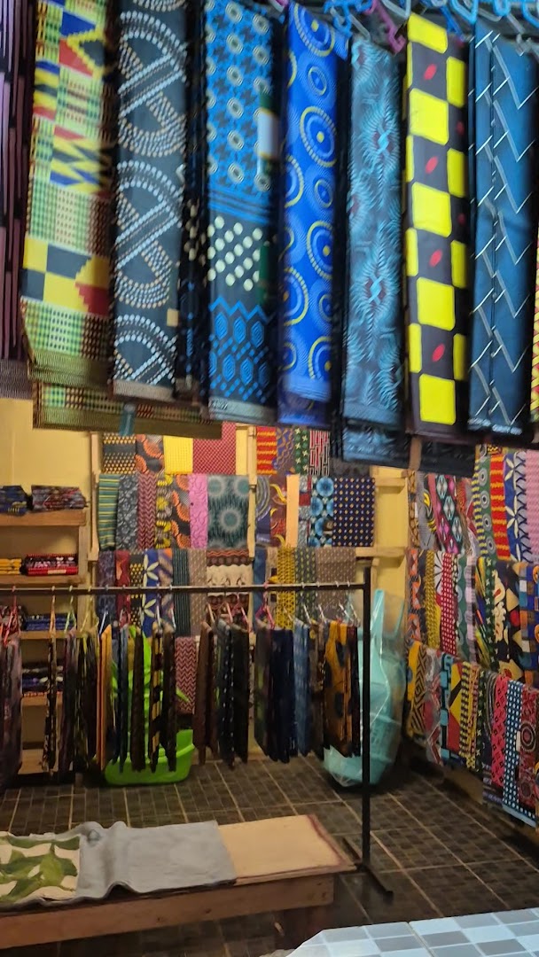 Maramba Local Market: clear display of shop products