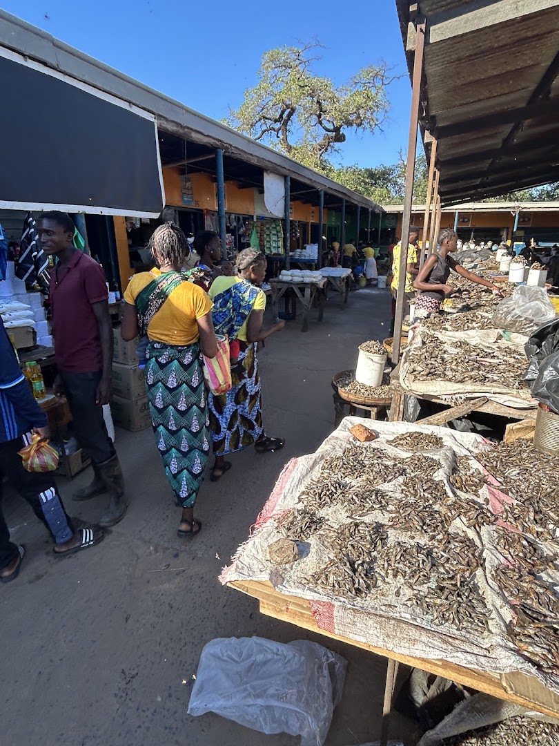 Maramba Local Market: authentic market atmosphere