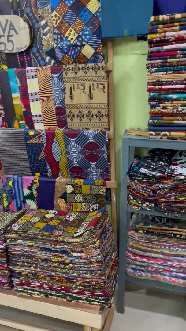Maramba Local Market: shop products and displays