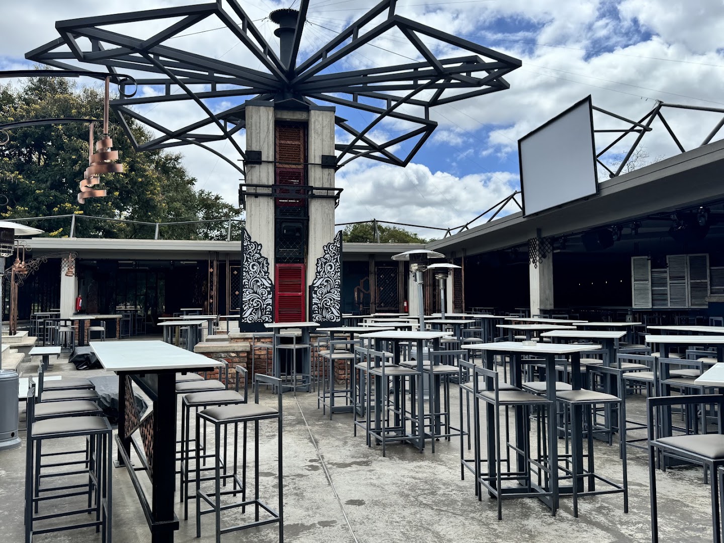 Dacapo Mojo: clear photo of venue terrace