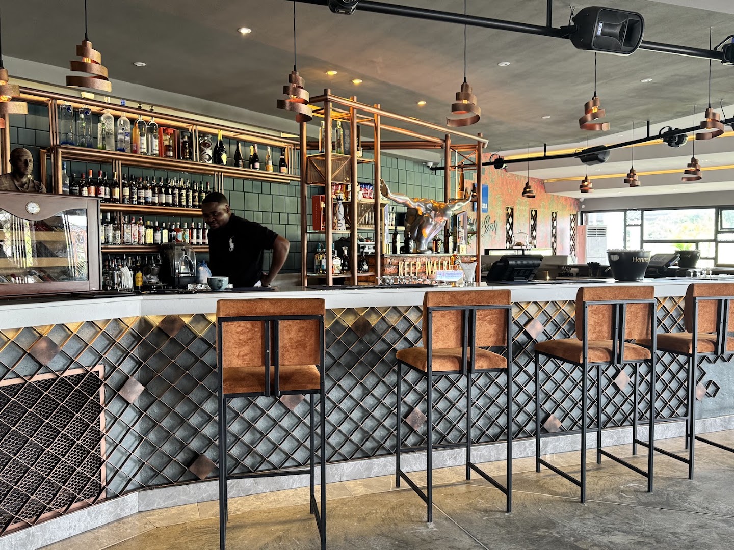 Dacapo Mojo: high quality interior bar shot
