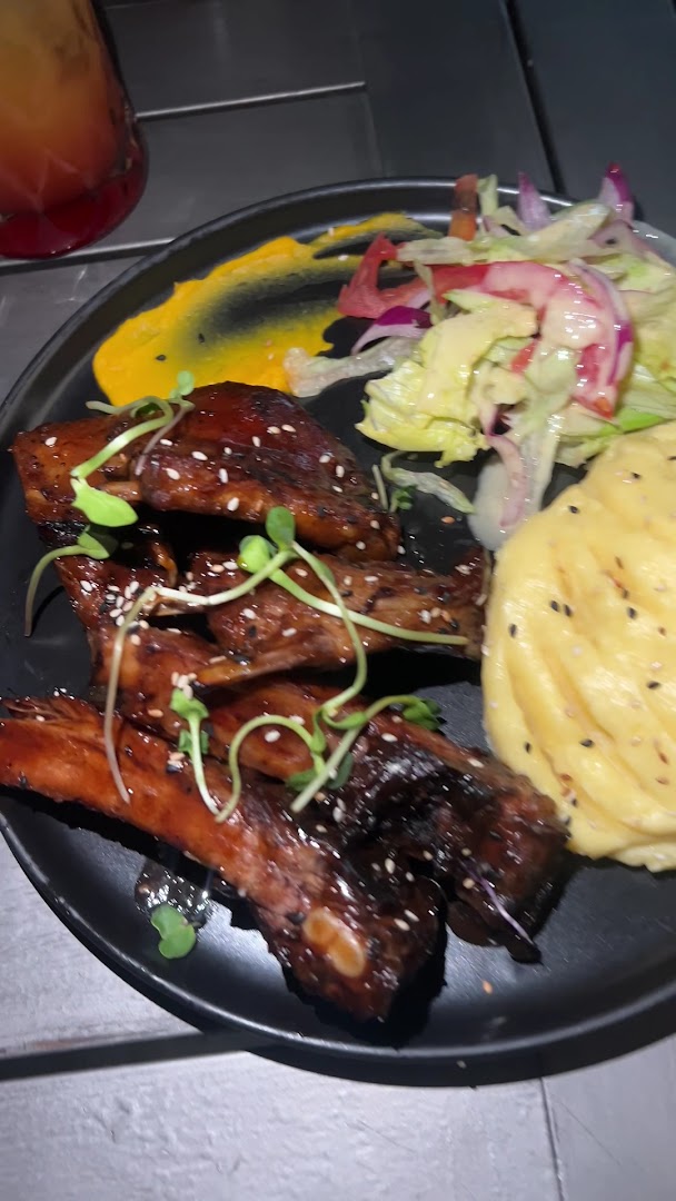 Four Six Four: appetizing photo of served food