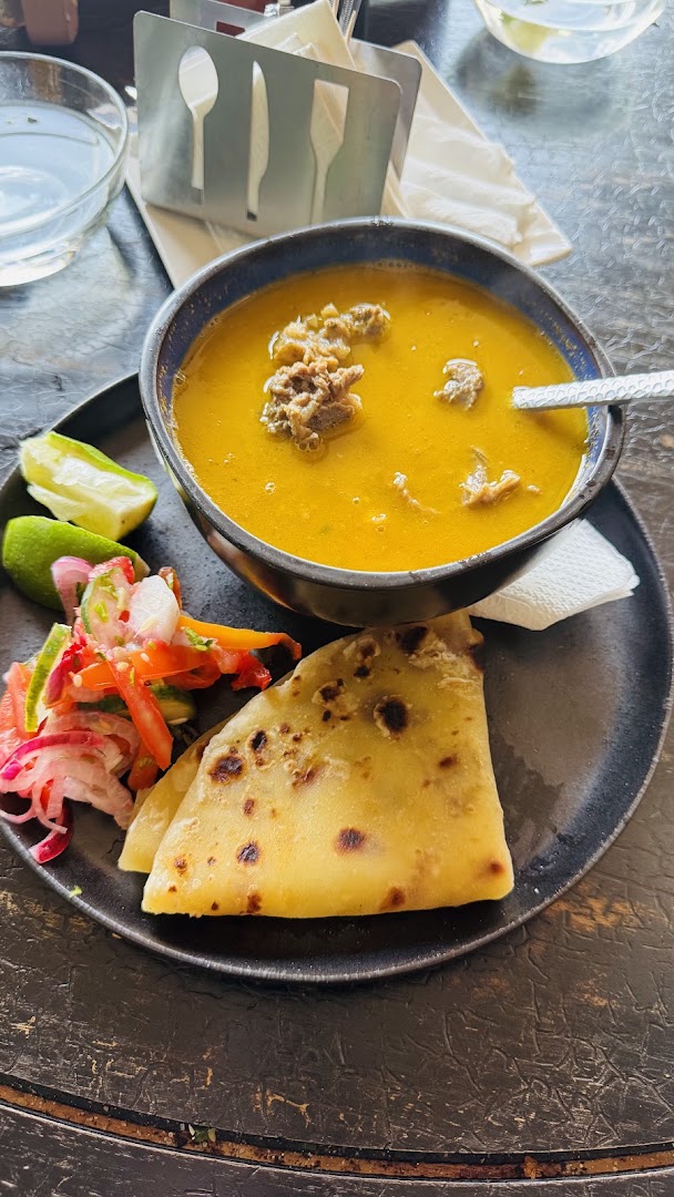 Four Six Four: appetizing photo of served food