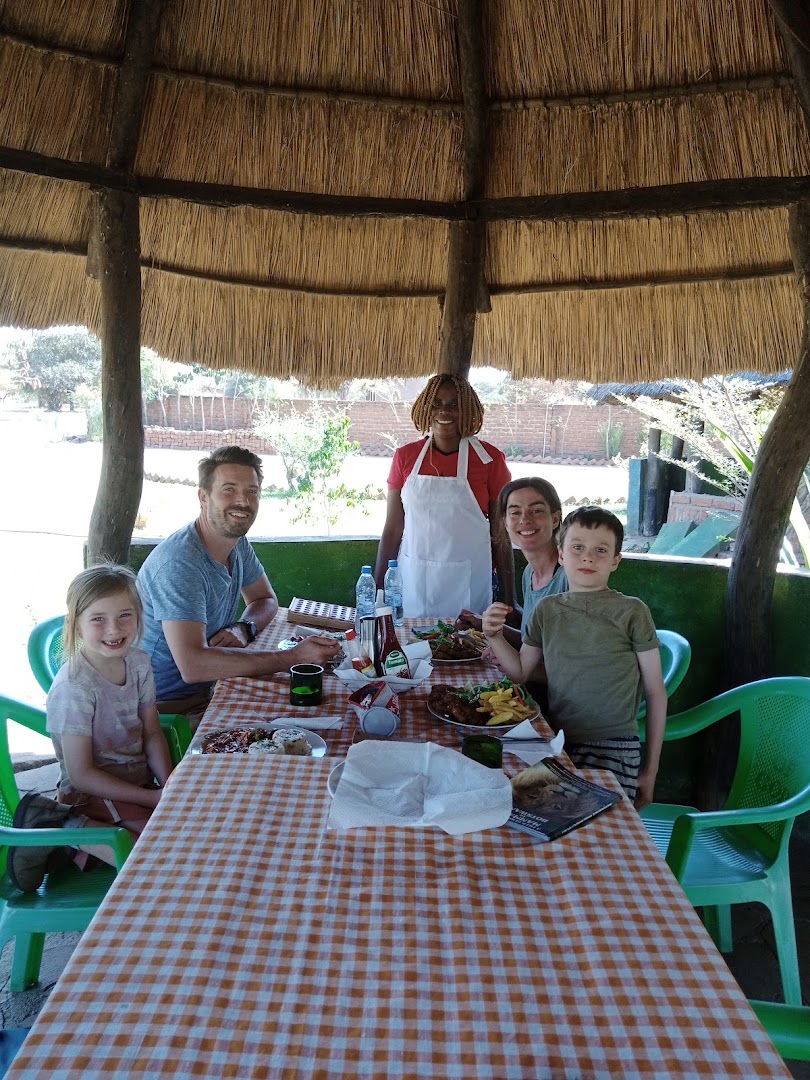 Dorphil Restaurant: happy customers and staff