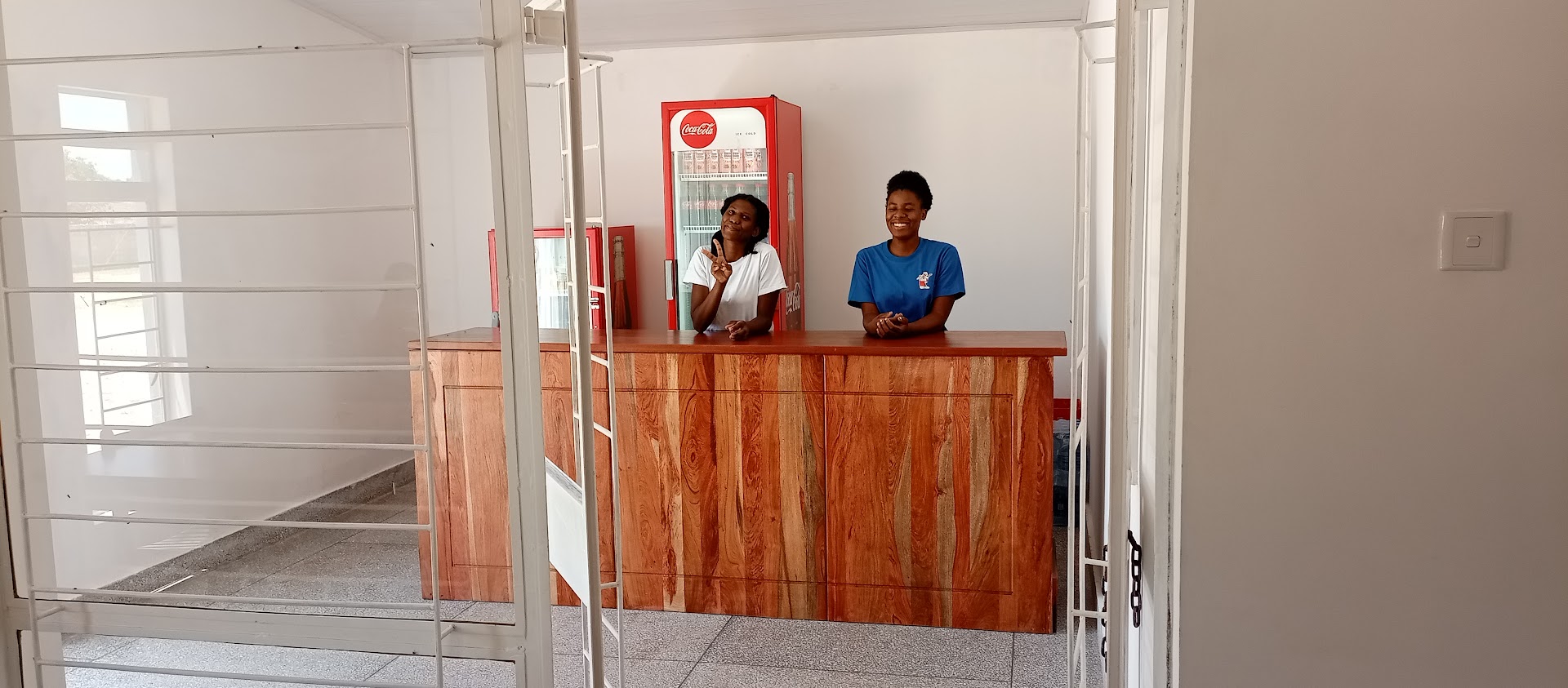 Apex Restaurant and Take Away: friendly staff in restaurant setting
