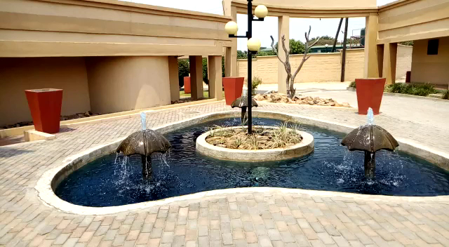 Country Lodge Mongu: clear photo of venue exterior