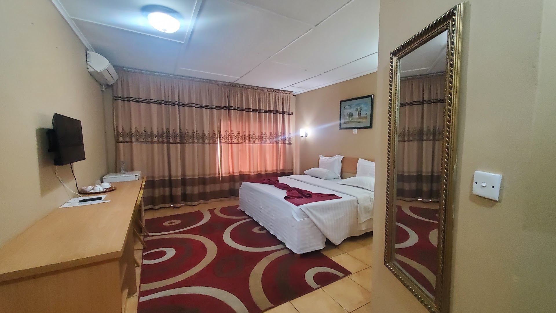 Country Lodge Mongu: clear photo of hotel room