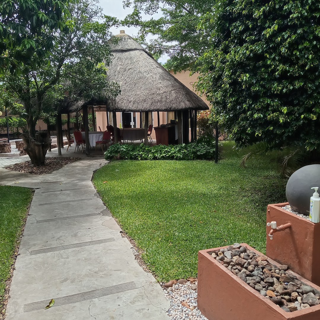 Country Lodge Mongu: pleasant outdoor dining area