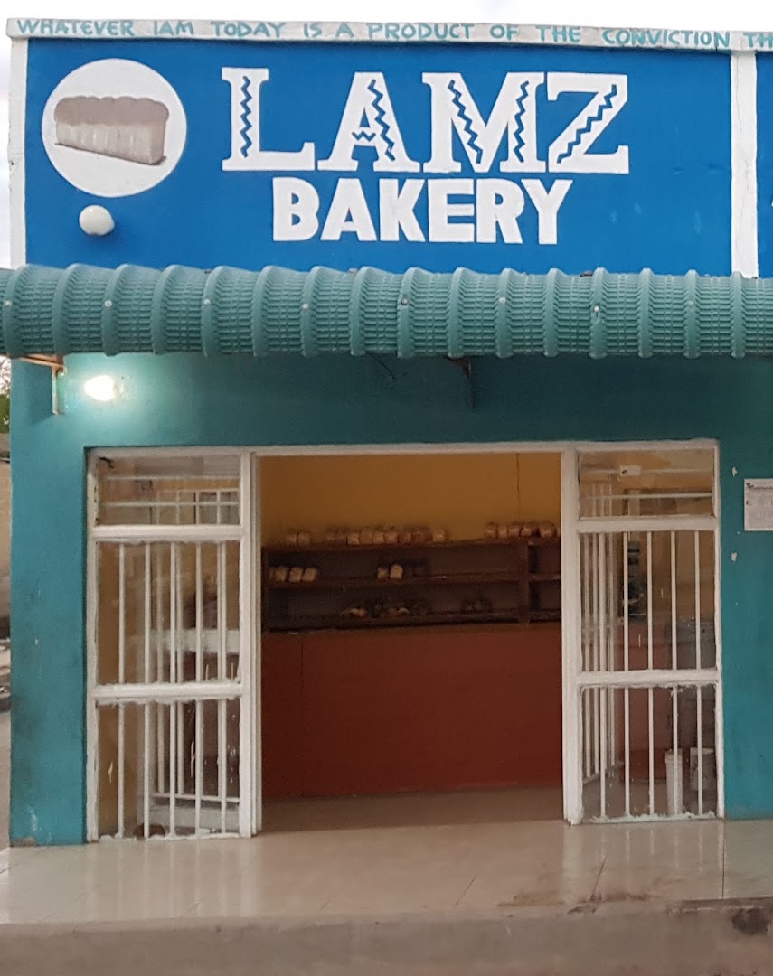 Lamz Bakery: clear storefront photo of bakery