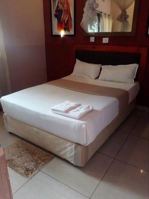 Starscape Hotel & Restaurant: clear photo of hotel room