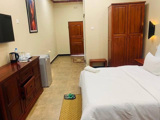 Starscape Hotel & Restaurant: clean and professional hotel room
