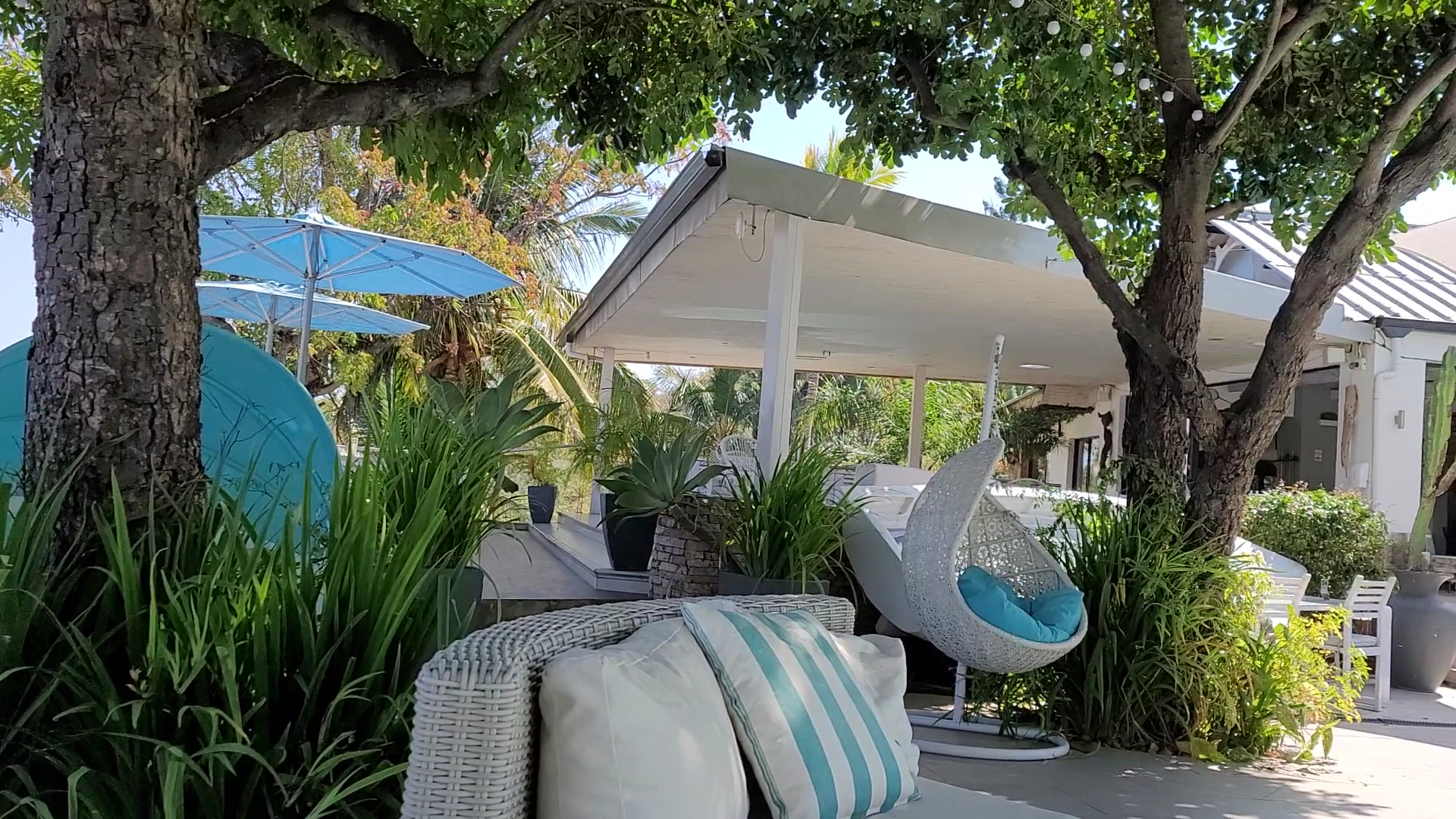 Lake Kariba Inns - The Fish Bowl: inviting and professional venue atmosphere