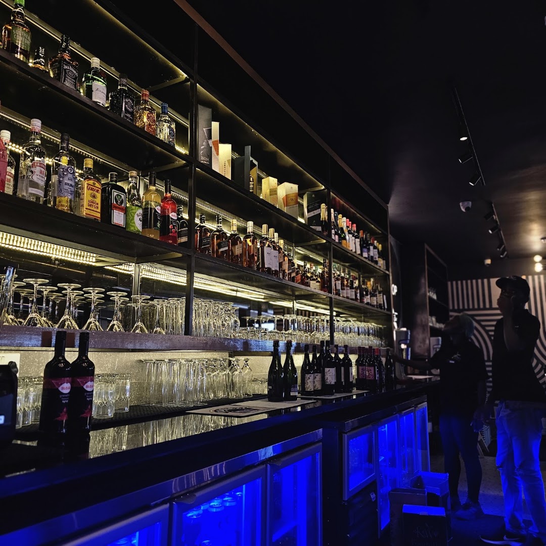 Chop Chop Pomona: high quality bar atmosphere photo
