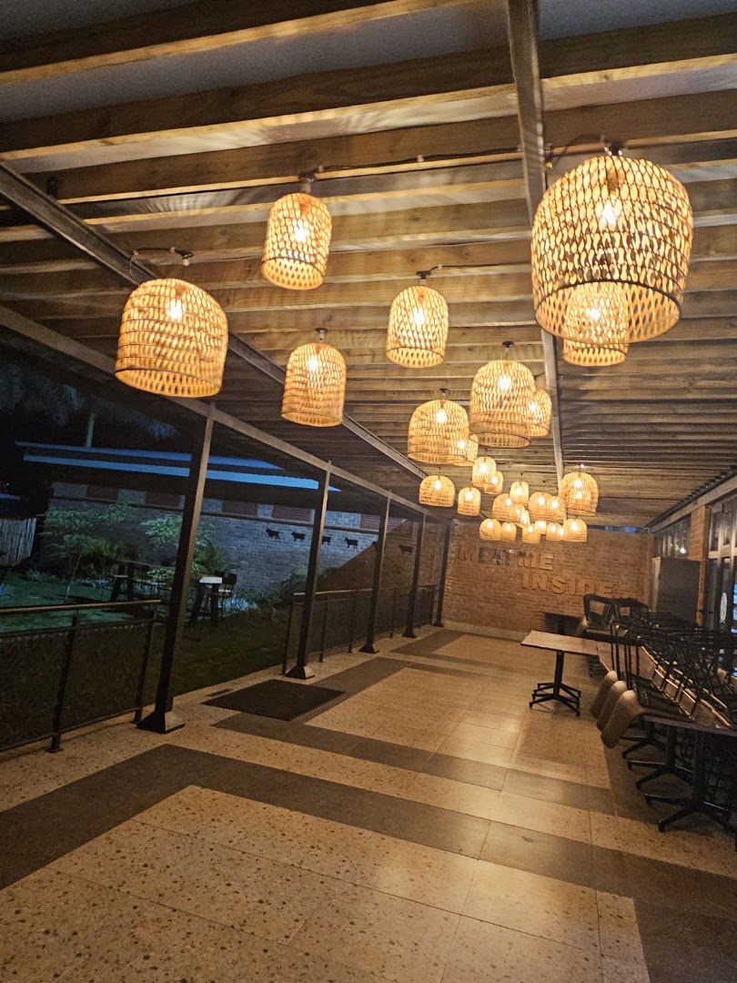 Chop Chop Pomona: inviting atmosphere and nice lighting