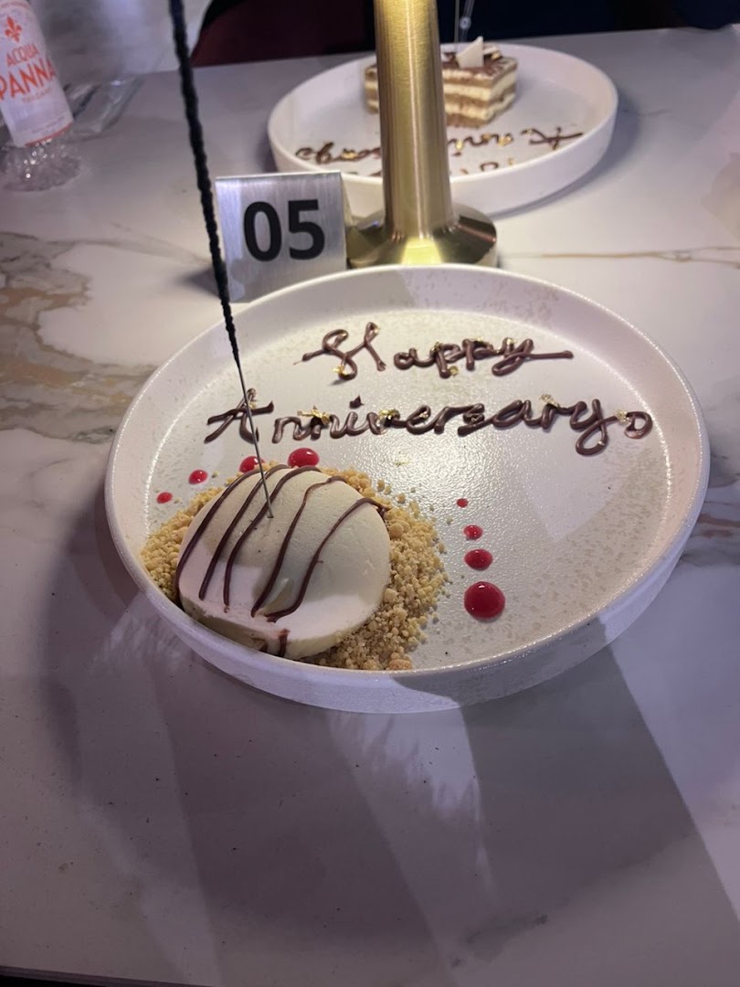 Cobblestone Restaurant: appetizing dessert presentation