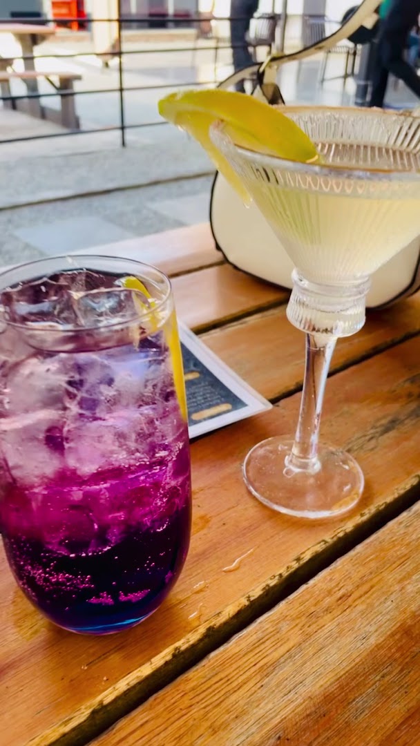 The Backspace Lounge, Grill & Bar: appealing photo of bar drinks