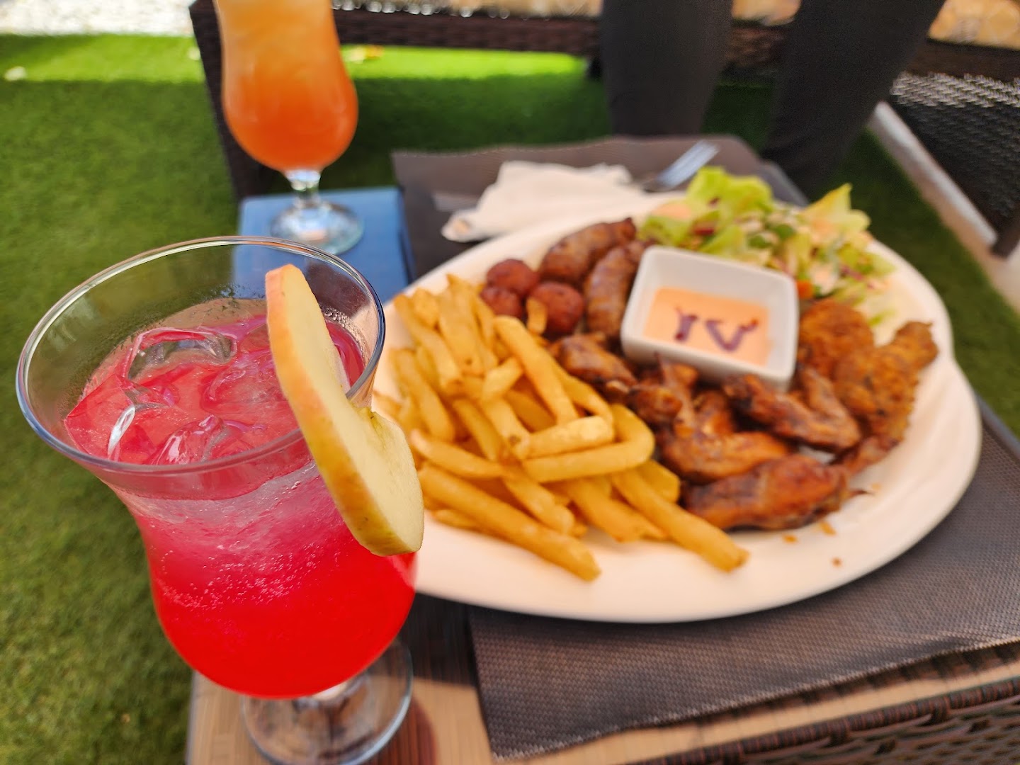 The Ivory Café: appetizing food and drink presentation
