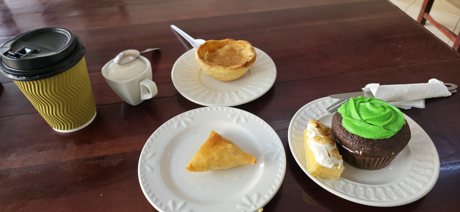 Cakesmiths Confections: clear photo of shop products