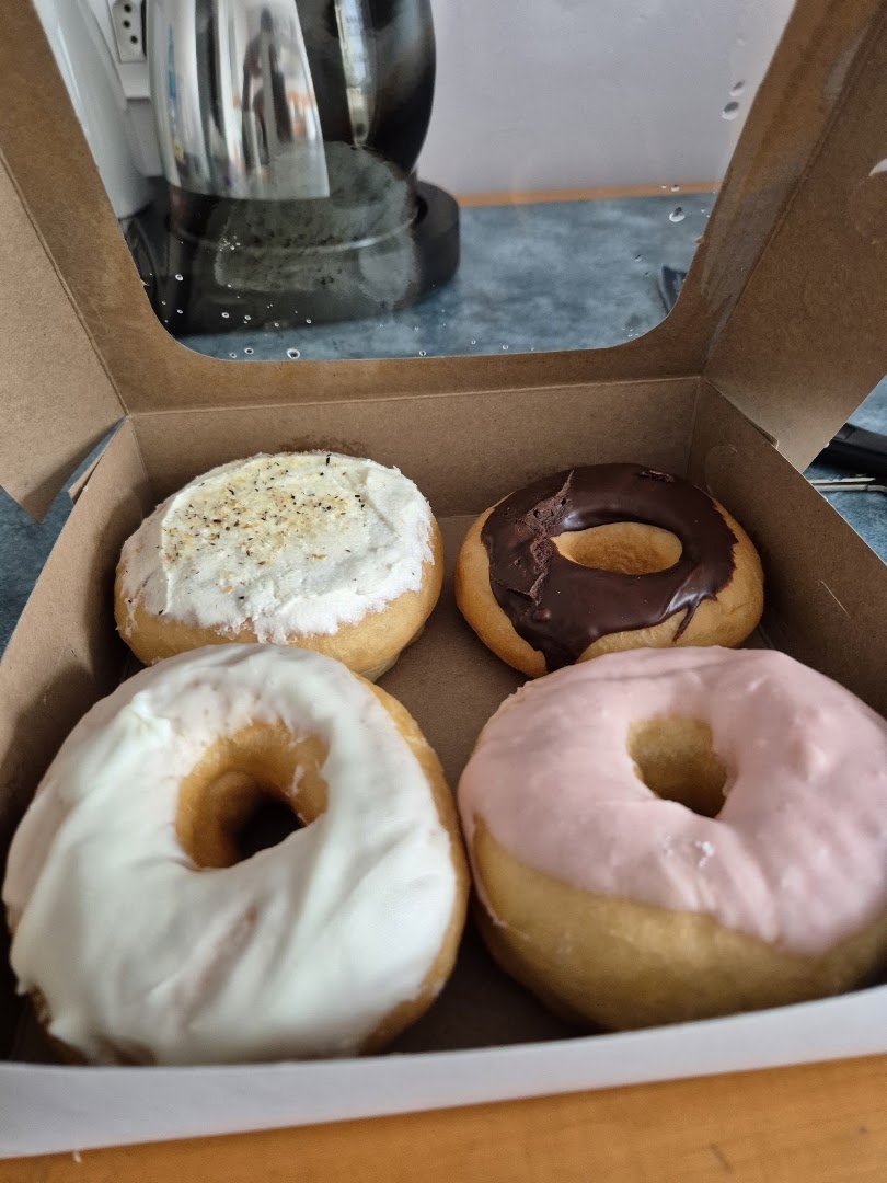 Cakesmiths Confections: appetizing photo of shop products